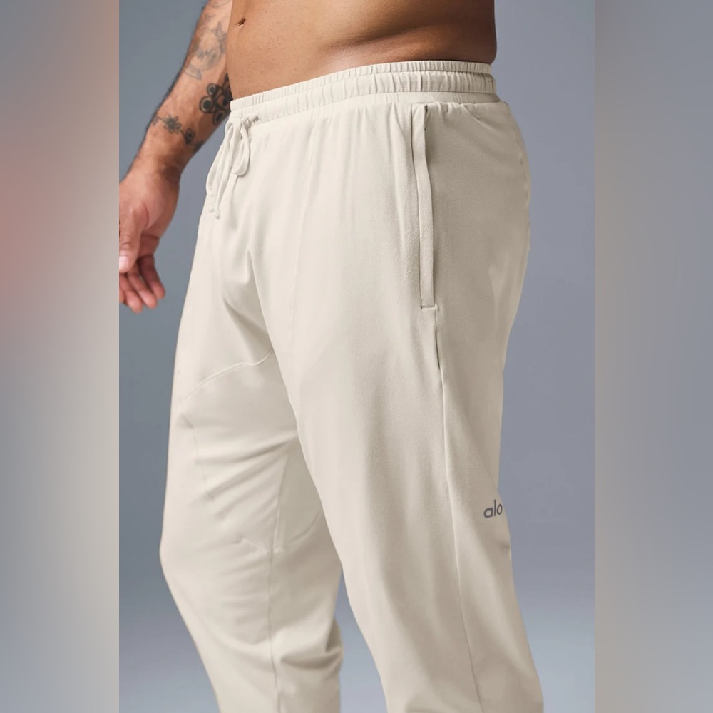 NWT ALO CONQUER REVITALIZE PANT color: BONE - Picture 5 of 6